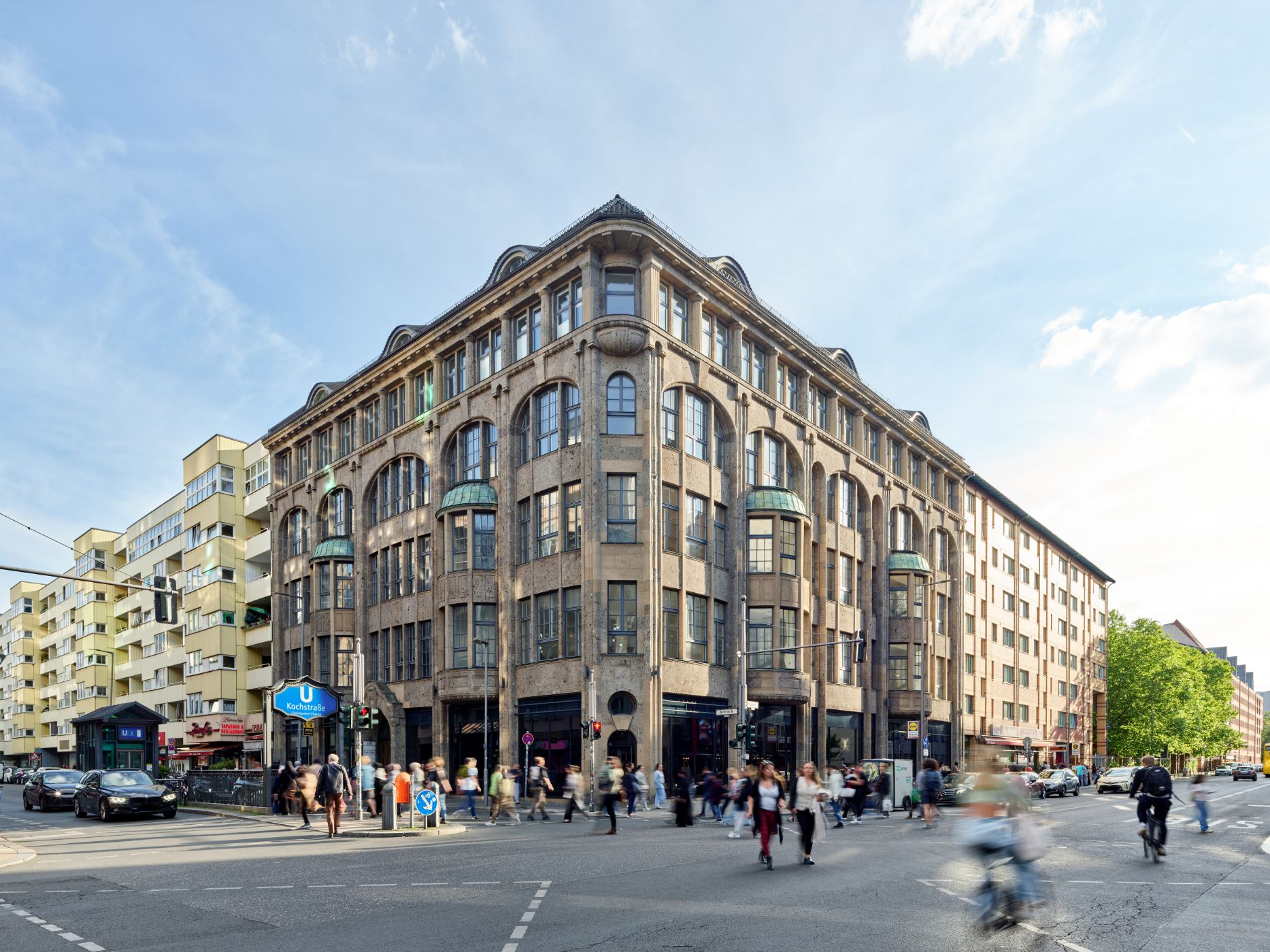 Die Art Embassy Berlin eröffnet am 12.09.2025 in unserem Objekt an der Friedrichstraße 210